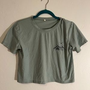 Embroideries mountain tee